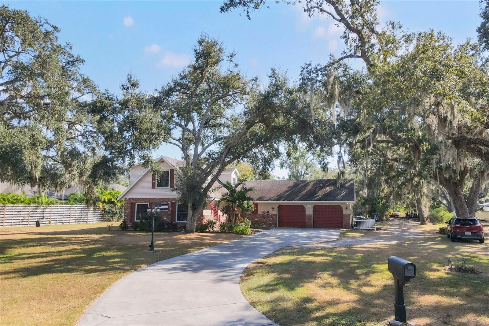 2115 Shadow Oaks Rd, Sarasota, FL 34240