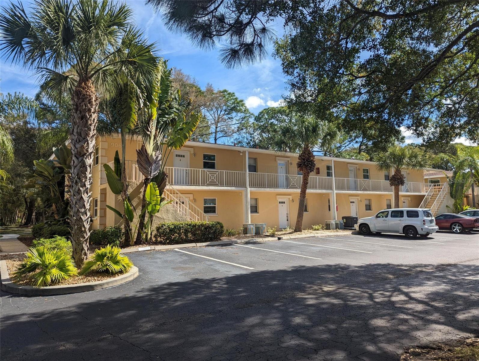 906 La Costa Cir #5, Sarasota, FL 34237
