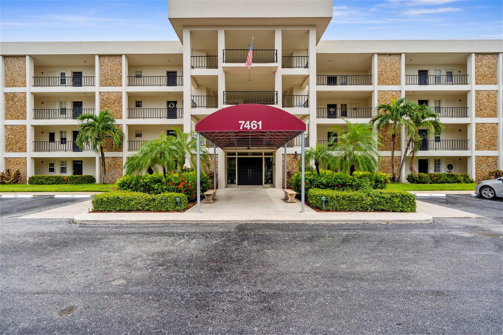 7461 W Country Club Dr N #301, Sarasota, FL 34243