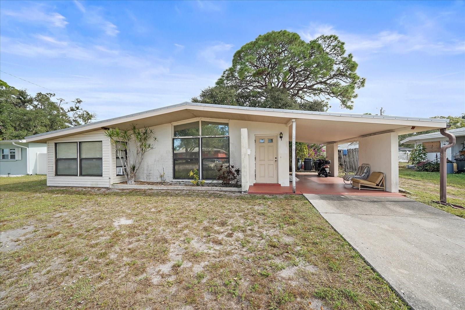 2150 Schwalbe Way, Sarasota, FL 34235