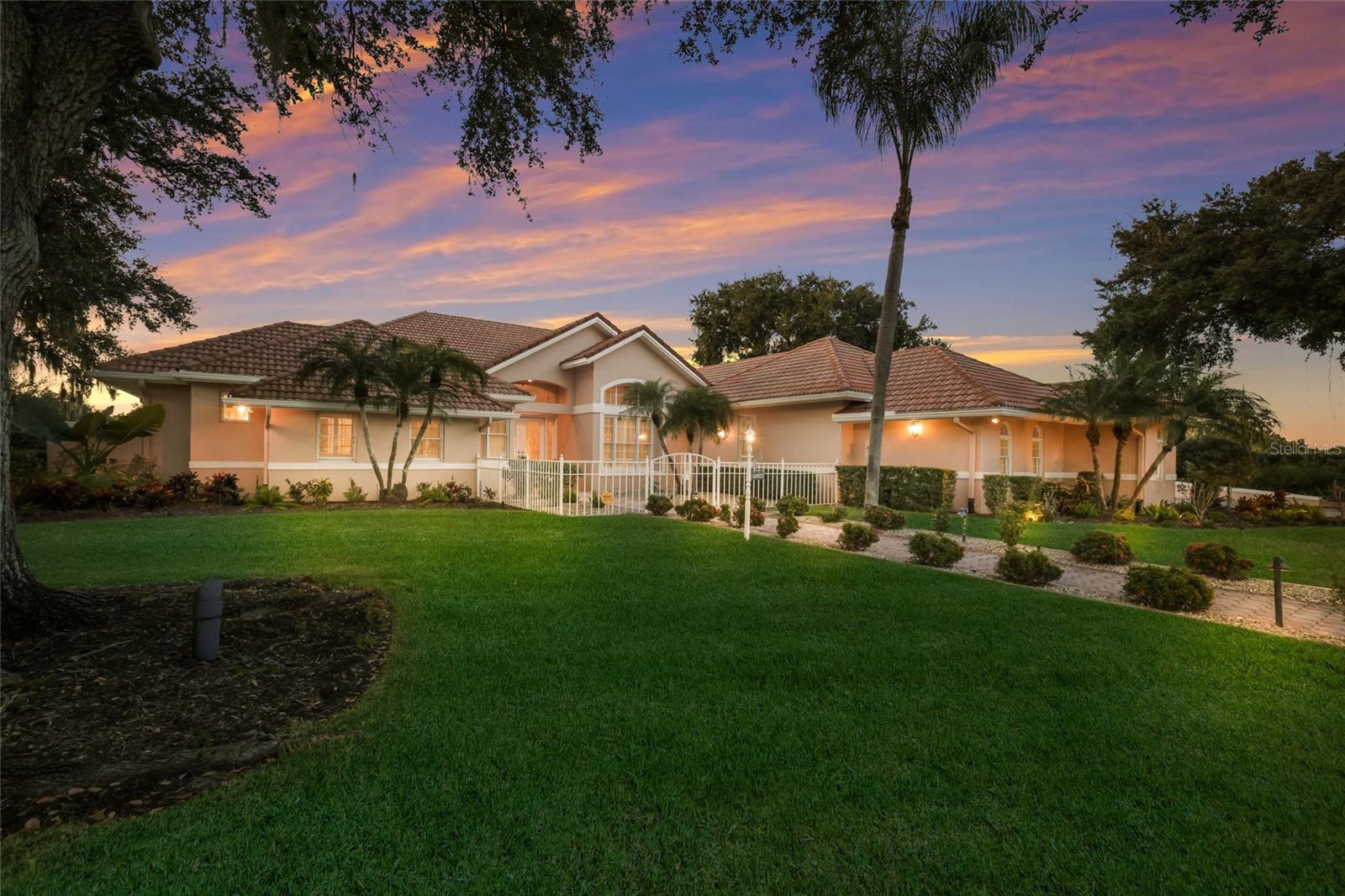2900 Jeff Myers Cir, Sarasota, FL 34240