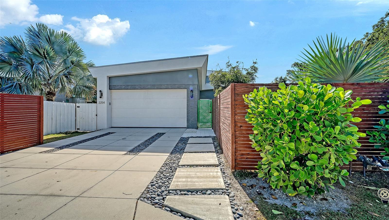 2254 Hawthorne St, Sarasota, FL 34239