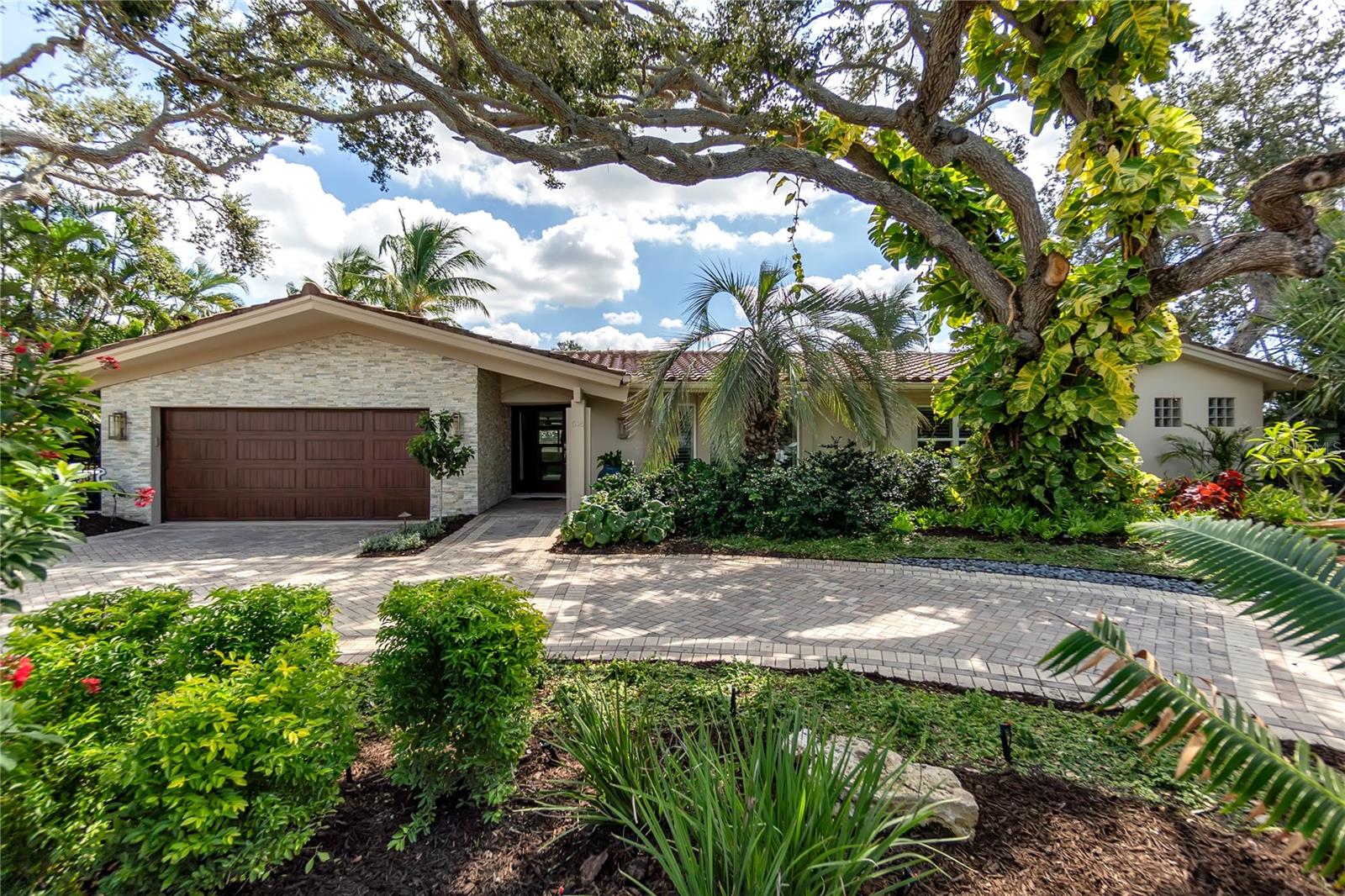 518 Venice Ln, Sarasota, FL 34242