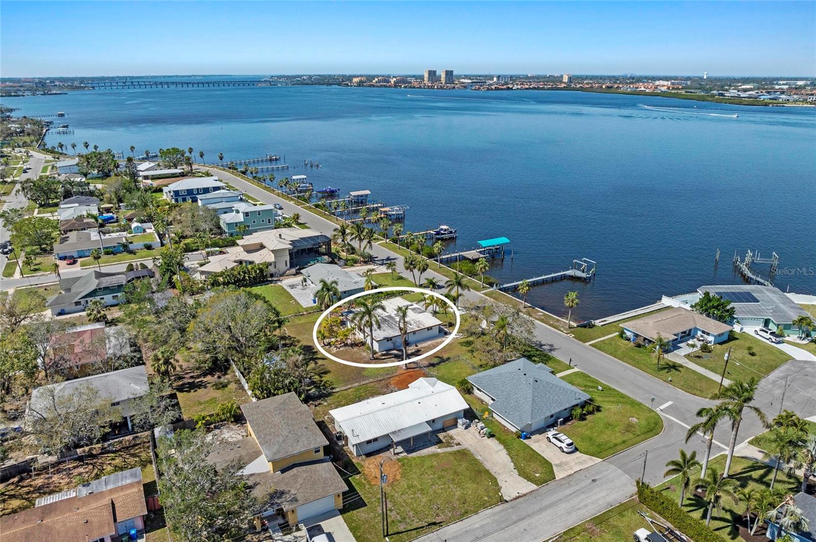 2014 Riverside Dr E, Bradenton, FL 34208