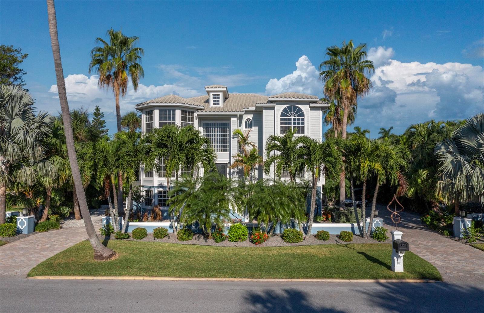 651 Broadway St, Longboat Key, FL 34228