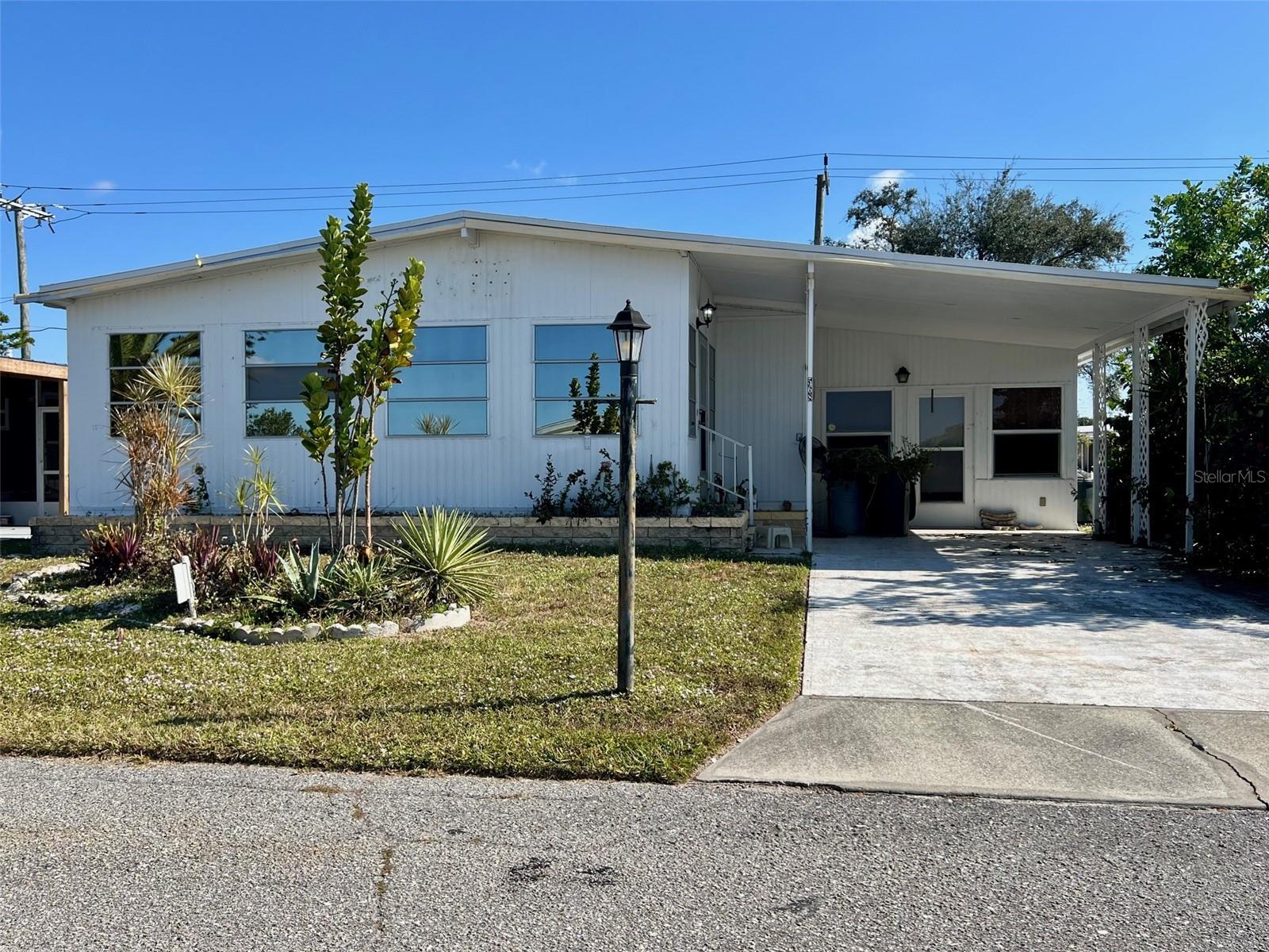 568 Fairmount Dr, North Port, FL 34287