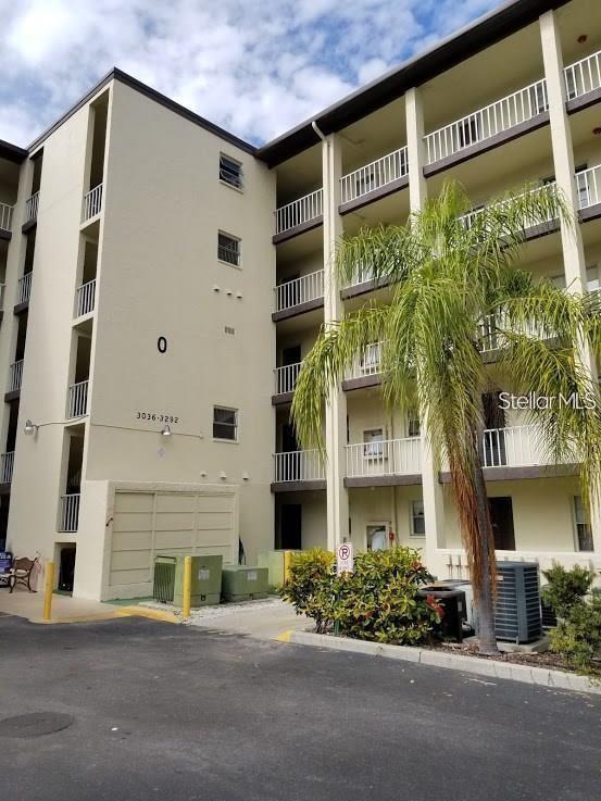 3288 Lake Bayshore Dr #523, Bradenton, FL 34205