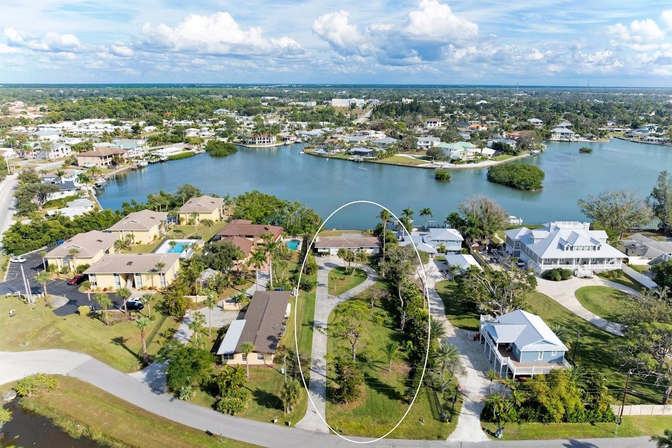 107 Louella Ln, Nokomis, FL 34275