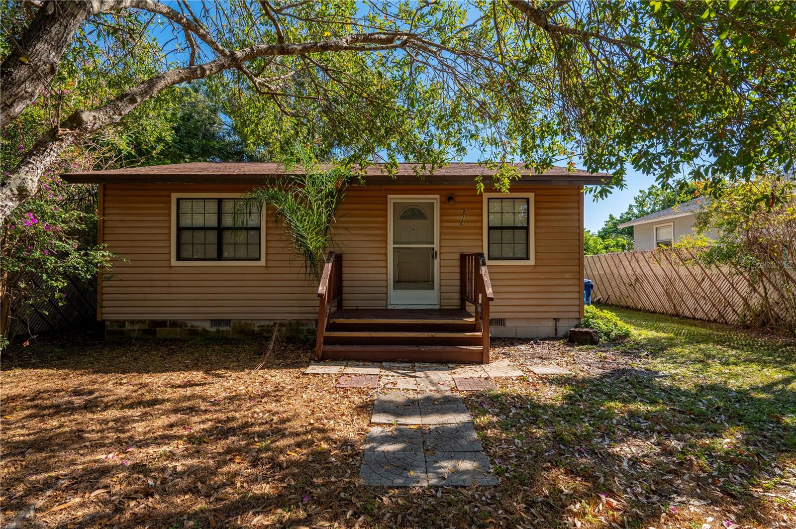 216 Glenwood Ave, Osprey, FL 34229