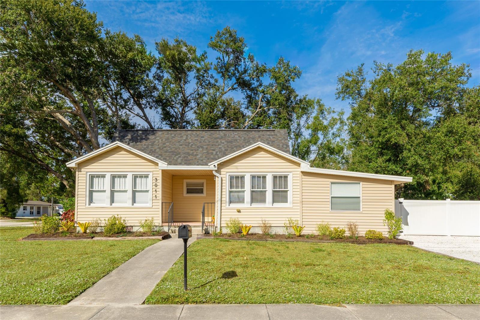 3011 6th St, Sarasota, FL 34237