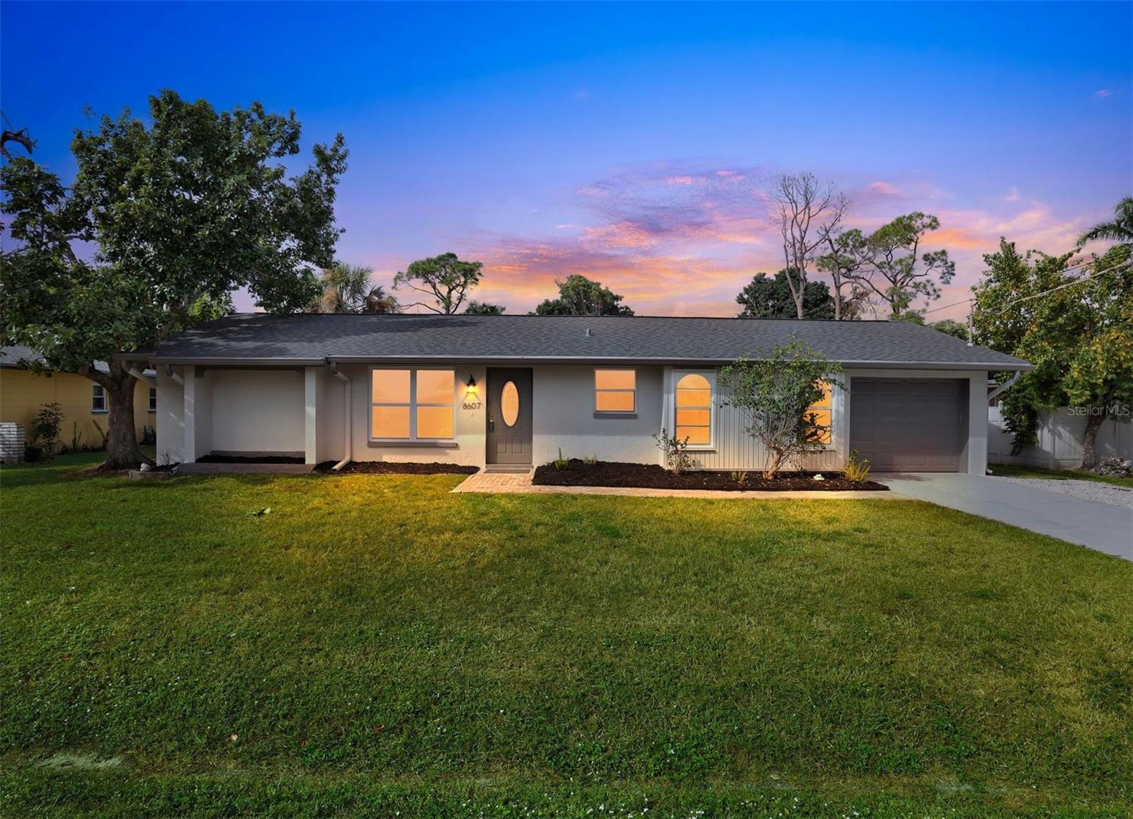8607 Chatham St, Fort Myers, FL 33907