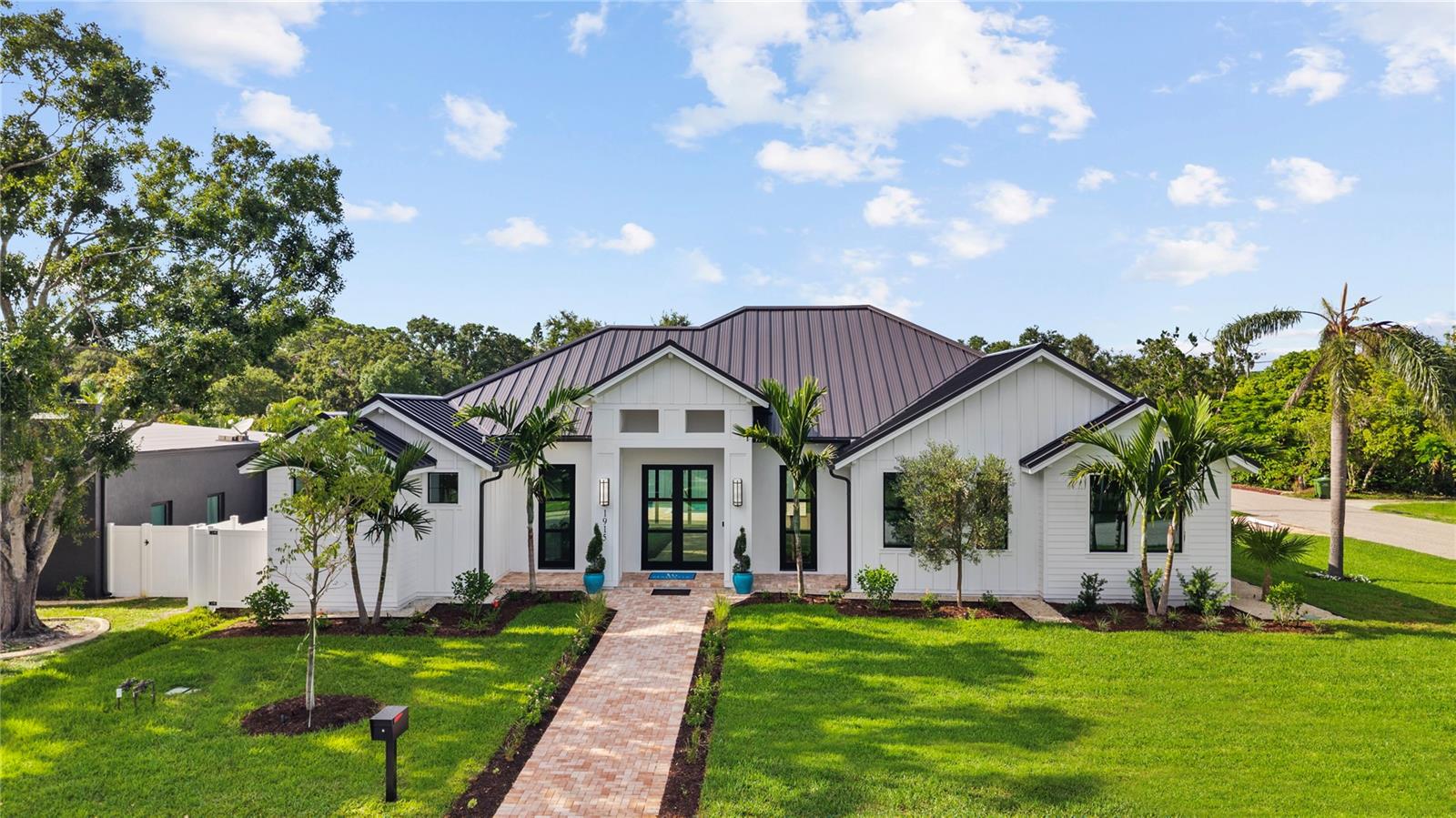 1915 Tulip Dr, Sarasota, FL 34239