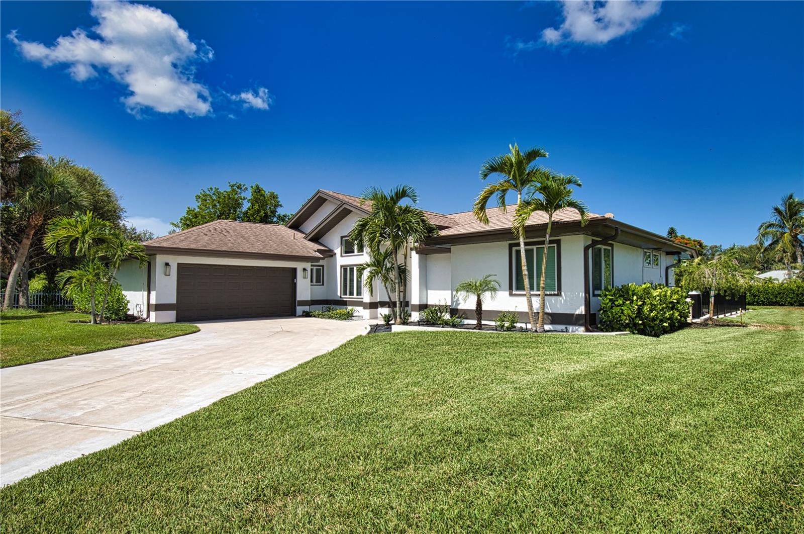 421 Bayside Ln, Nokomis, FL 34275