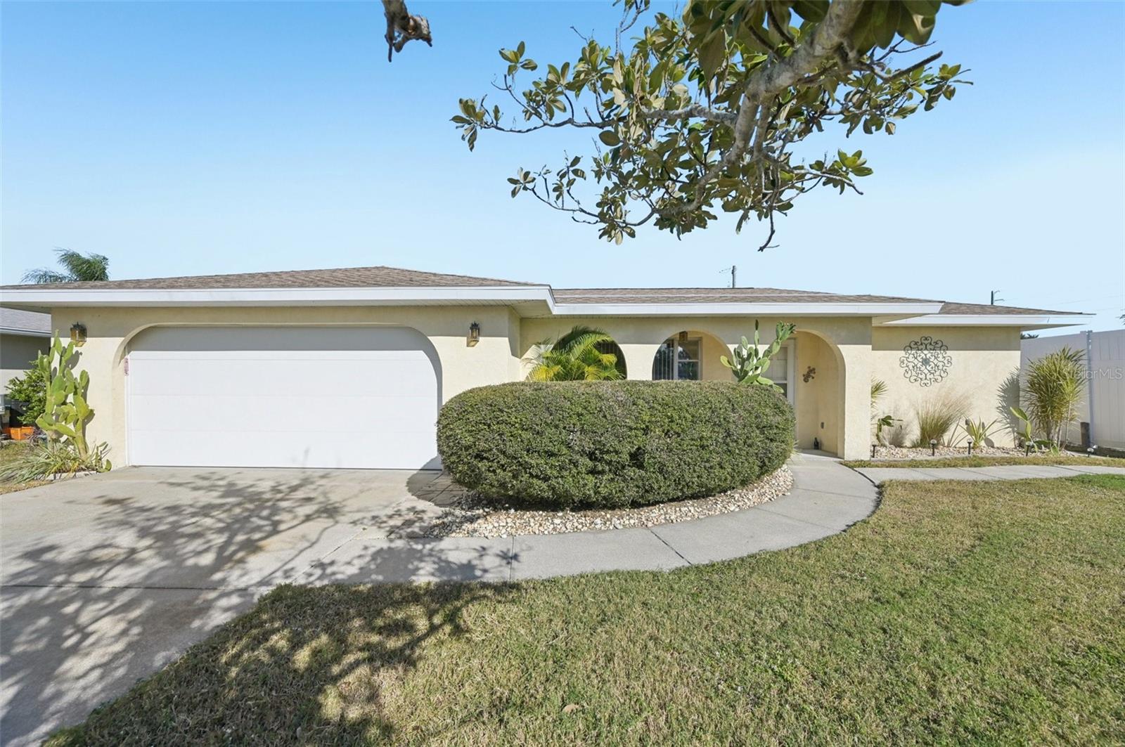 1741 Bayonne St, Sarasota, FL 34231
