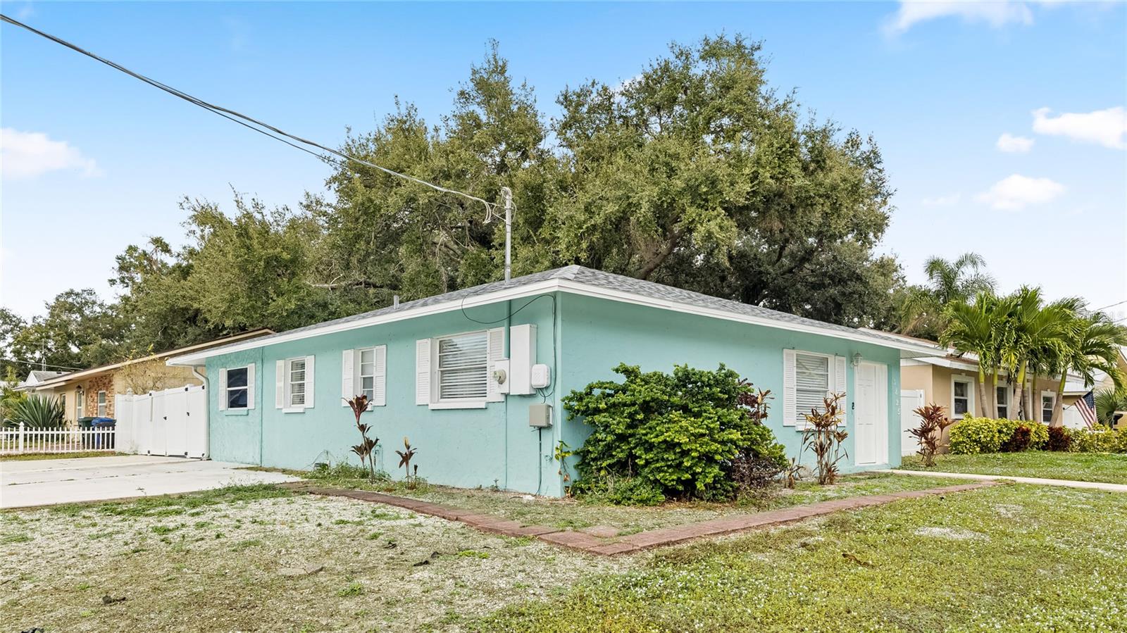 3825 Proctor Rd, Sarasota, FL 34233