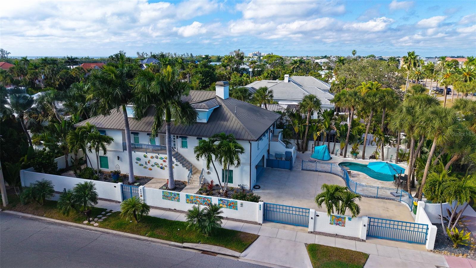 345 Madison Dr, Sarasota, FL 34236
