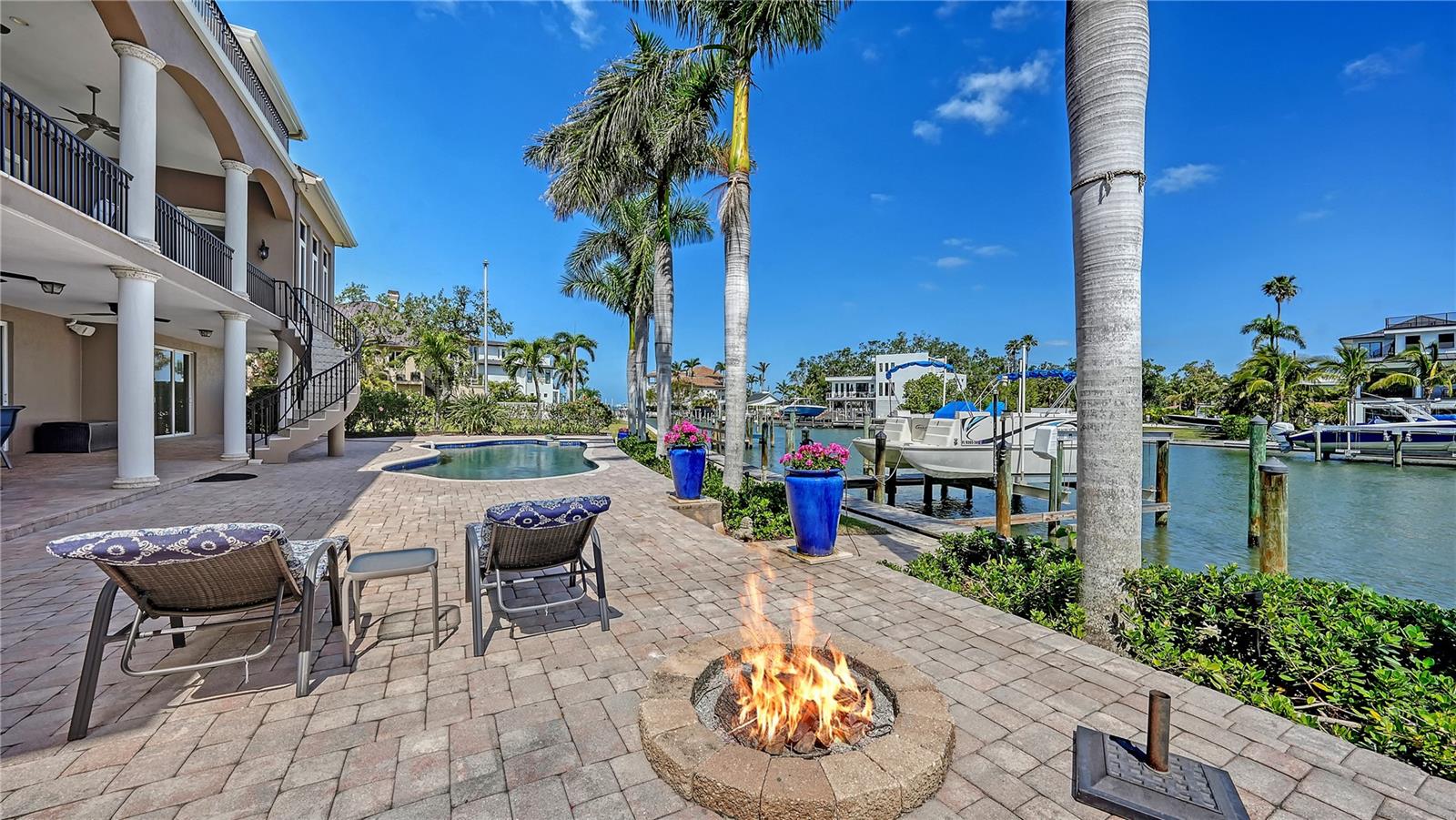 975 Whitakers Ln, Sarasota, FL 34236