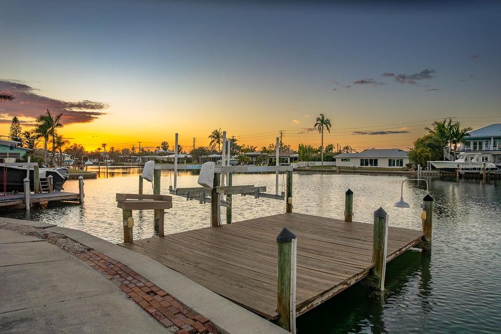 34 Seaside Ct, Holmes Beach, FL 34217