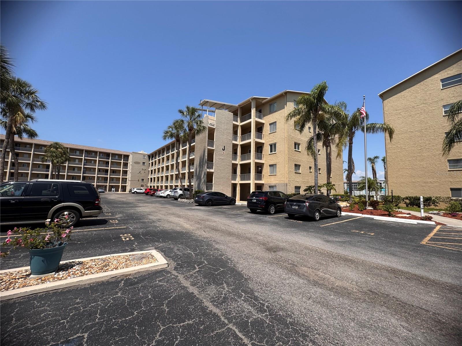 3647 Lake Bayshore Dr #J416, Bradenton, FL 34205