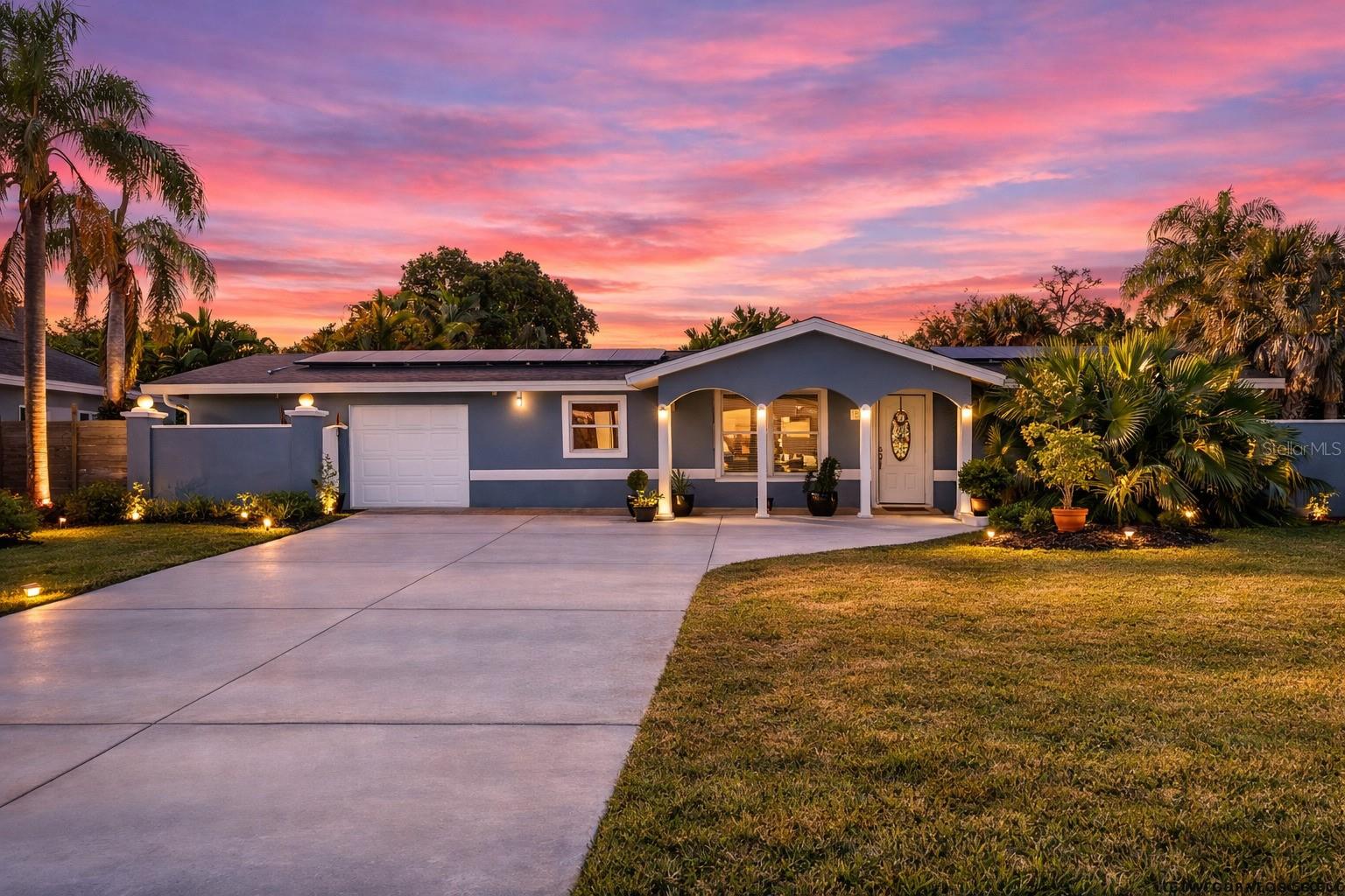 2332 Pinehurst St, Sarasota, FL 34231