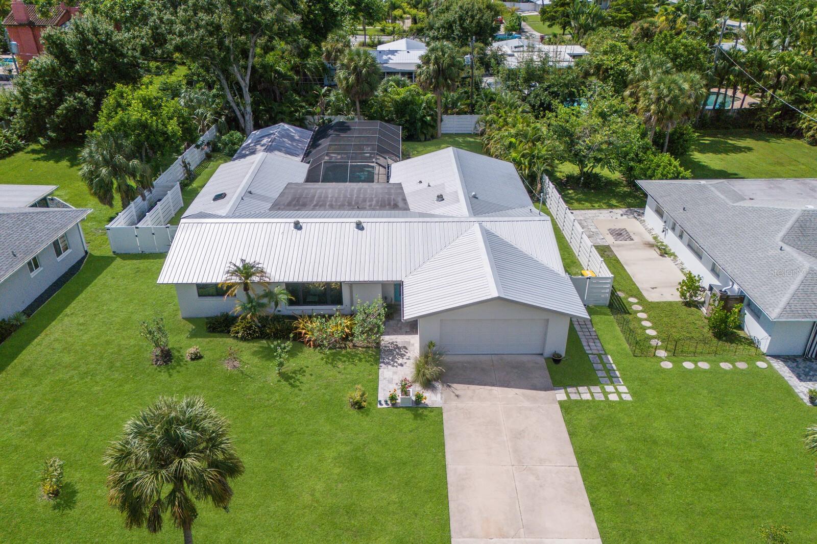 426 N Shore Dr, Sarasota, FL 34234