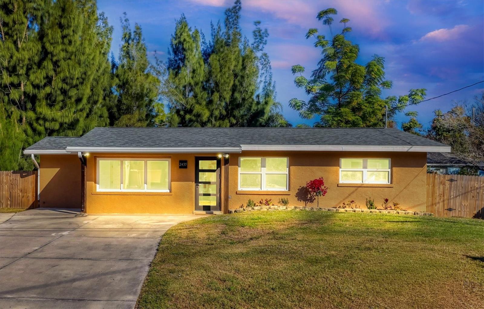 2435 Eugene St, Sarasota, FL 34231