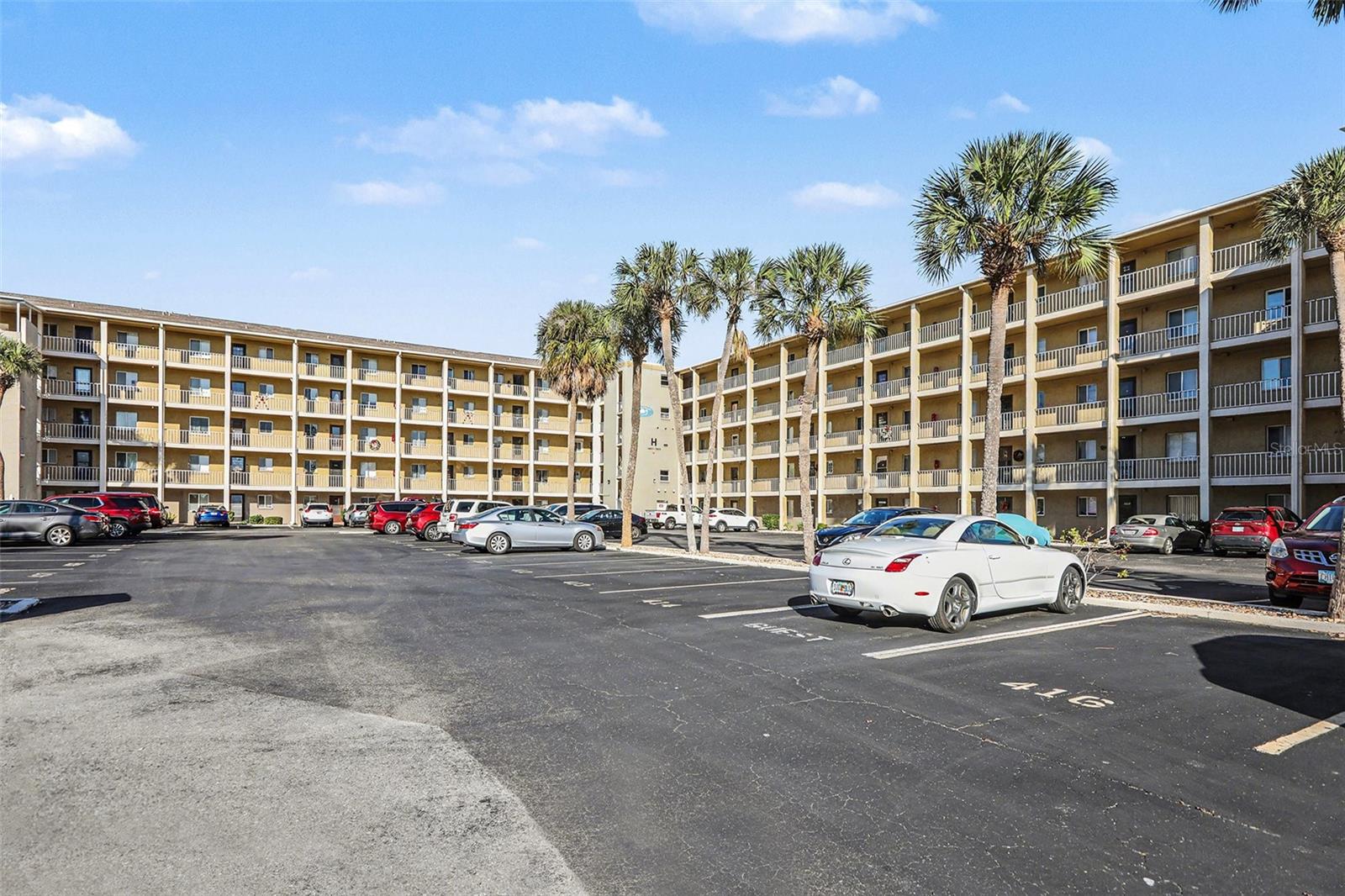 3723 Lake Bayshore Dr #H206, Bradenton, FL 34205