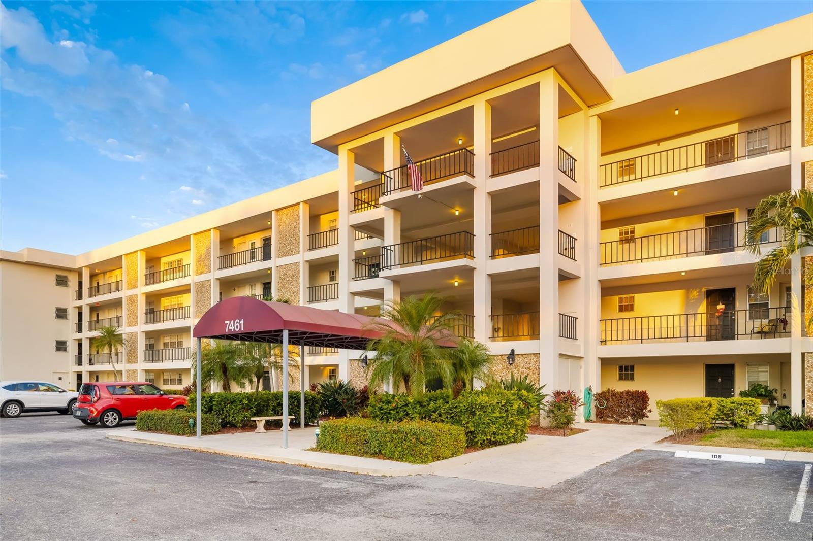 7461 W Country Club Dr #404, Sarasota, FL 34243