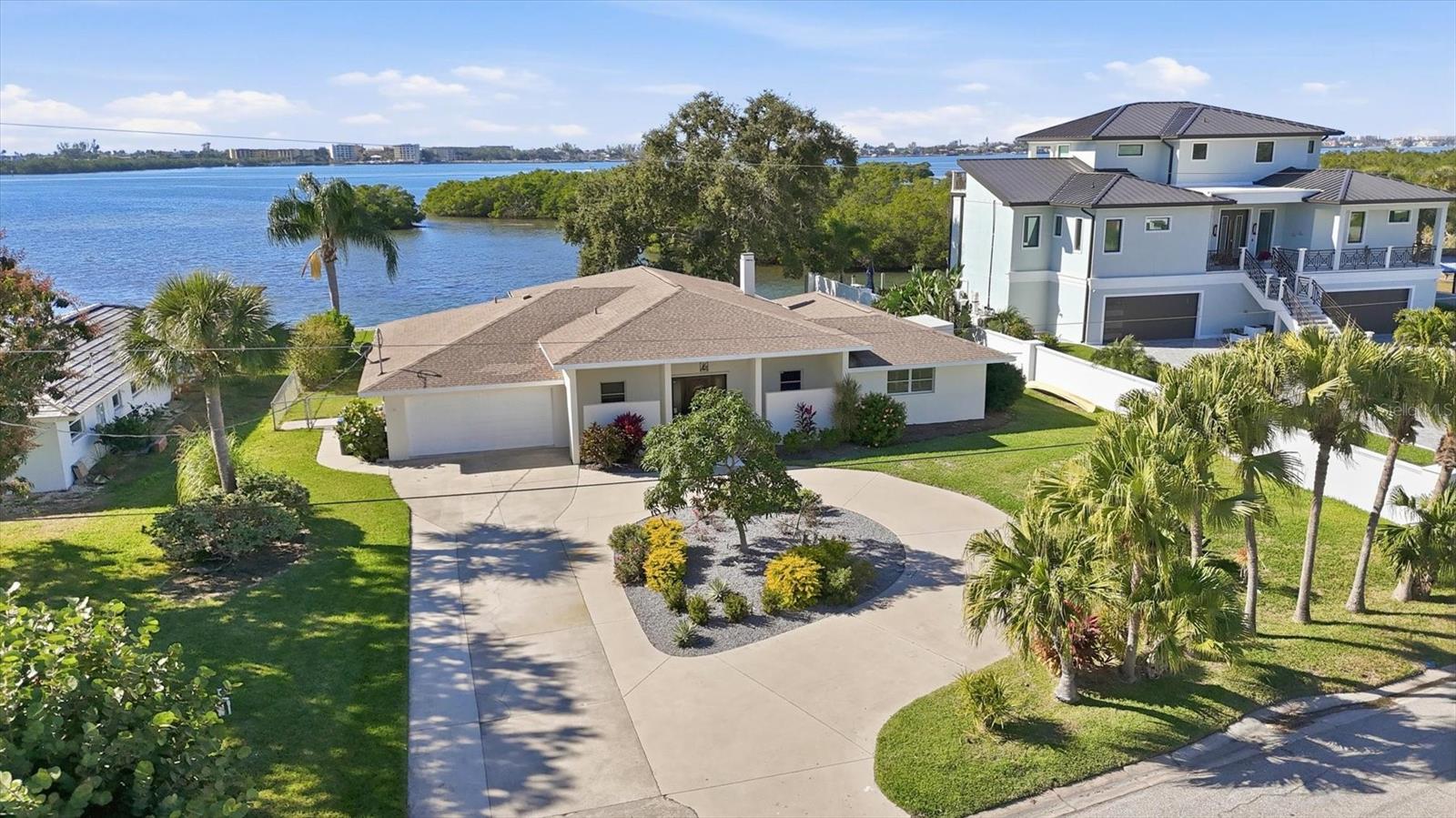 8632 Dunmore Dr, Sarasota, FL 34231