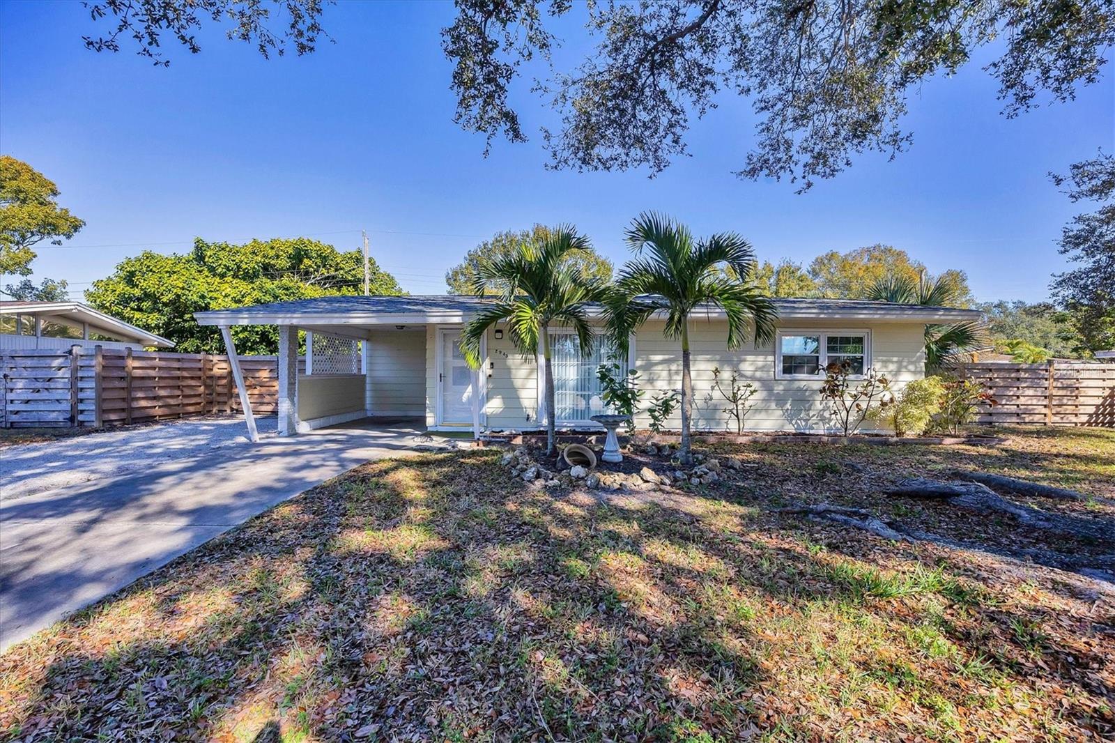 2945 Michigan St, Sarasota, FL 34237