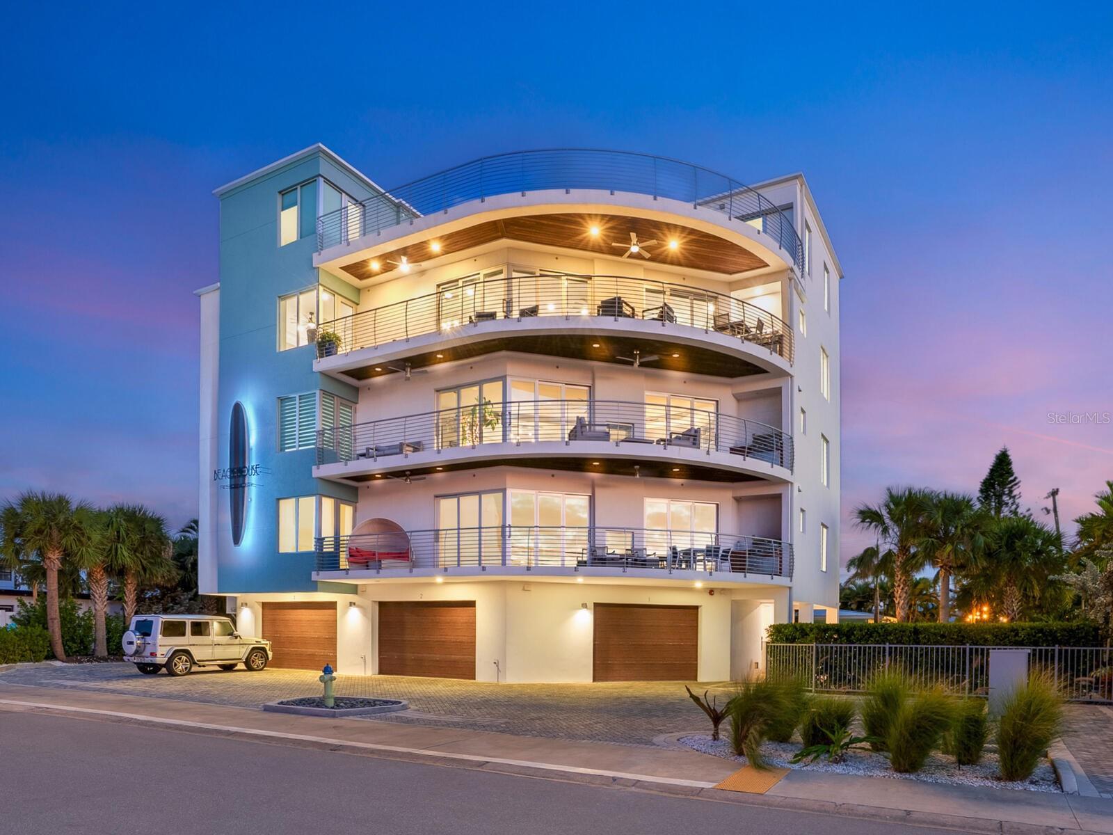 1140 Seaside Dr #301, Siesta Key, FL 34242
