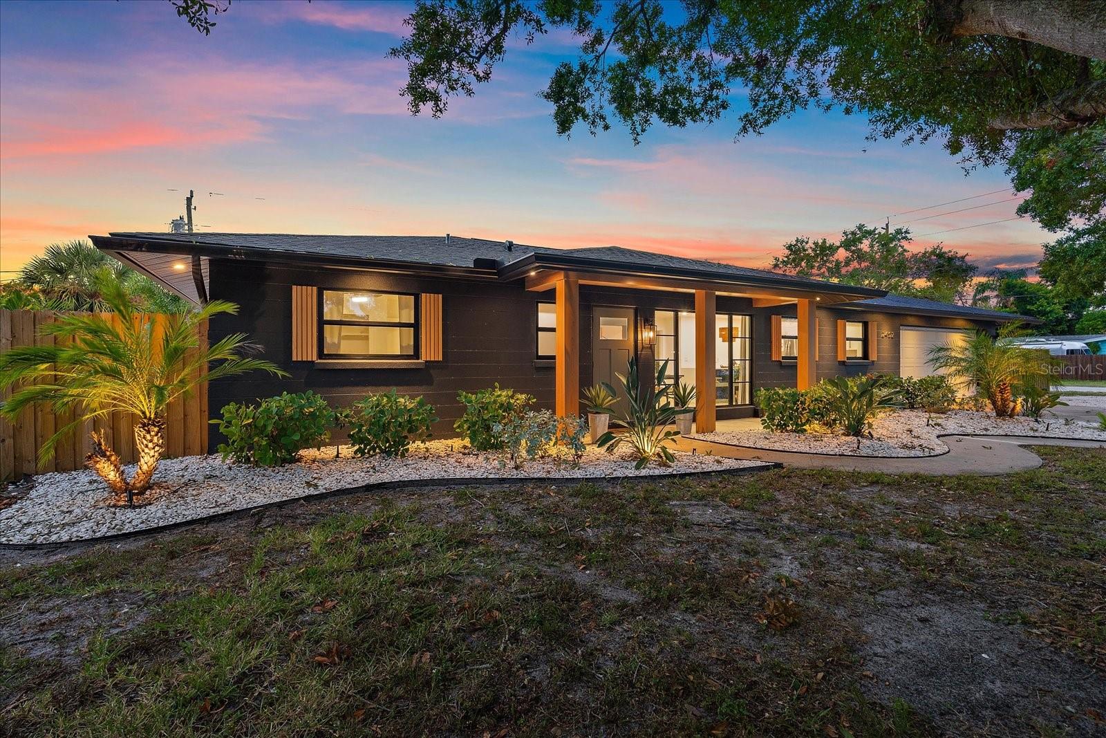 2402 Wisteria St, Sarasota, FL 34239