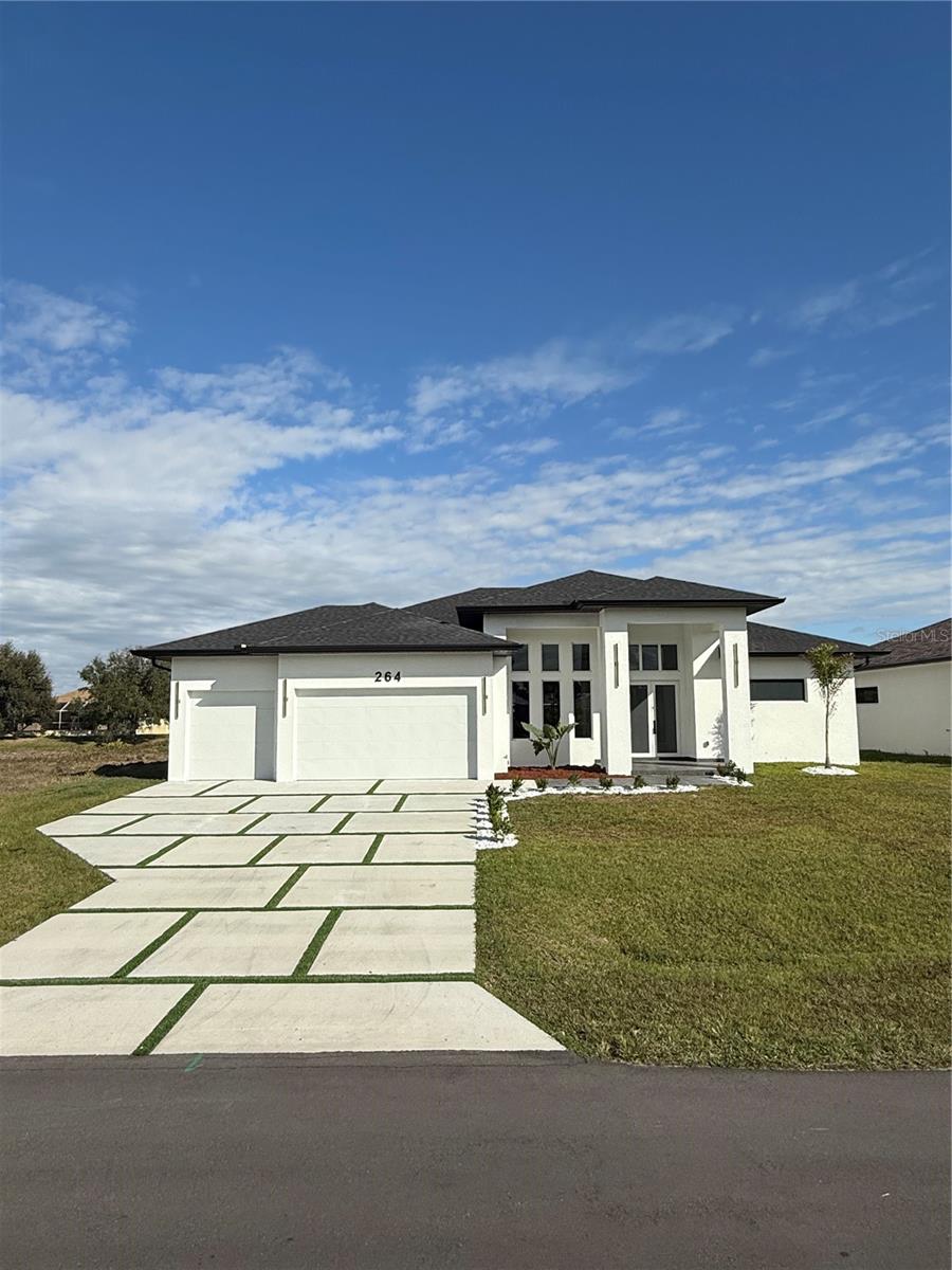 264 W Pine Valley Ln, Rotonda West, FL 33947