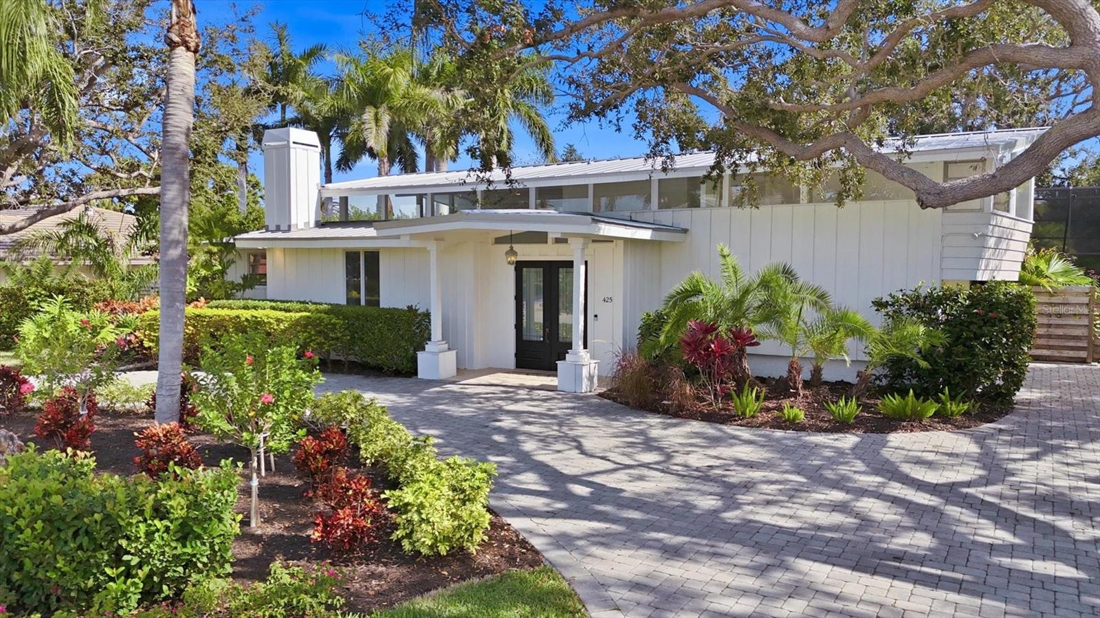 425 Partridge Cir, Sarasota, FL 34236