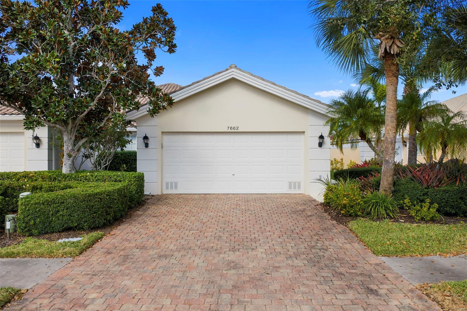 7662 Pesaro Dr, Sarasota, FL 34238