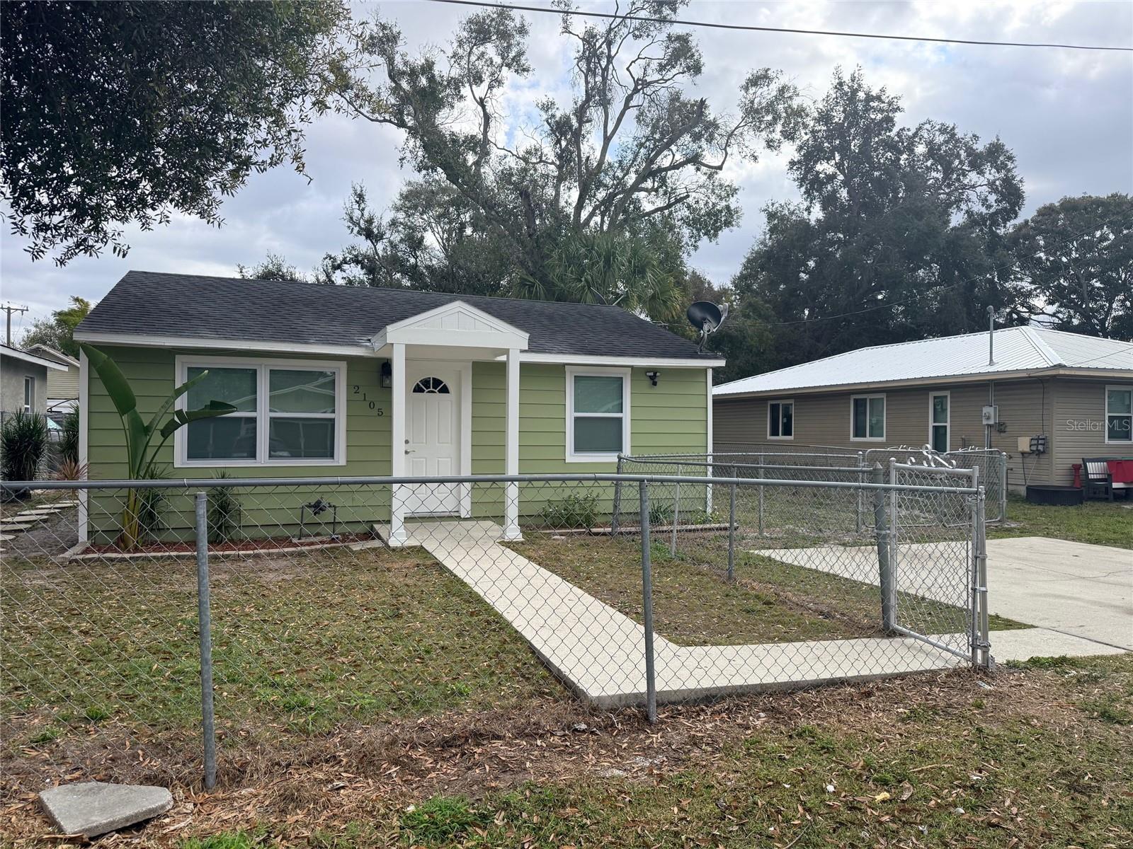 2105 11th St W, Bradenton, FL 34205