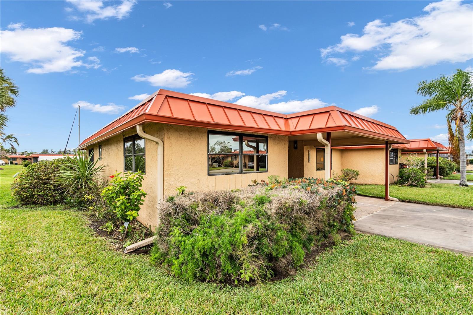 3866 Catalina Dr, Bradenton, FL 34210