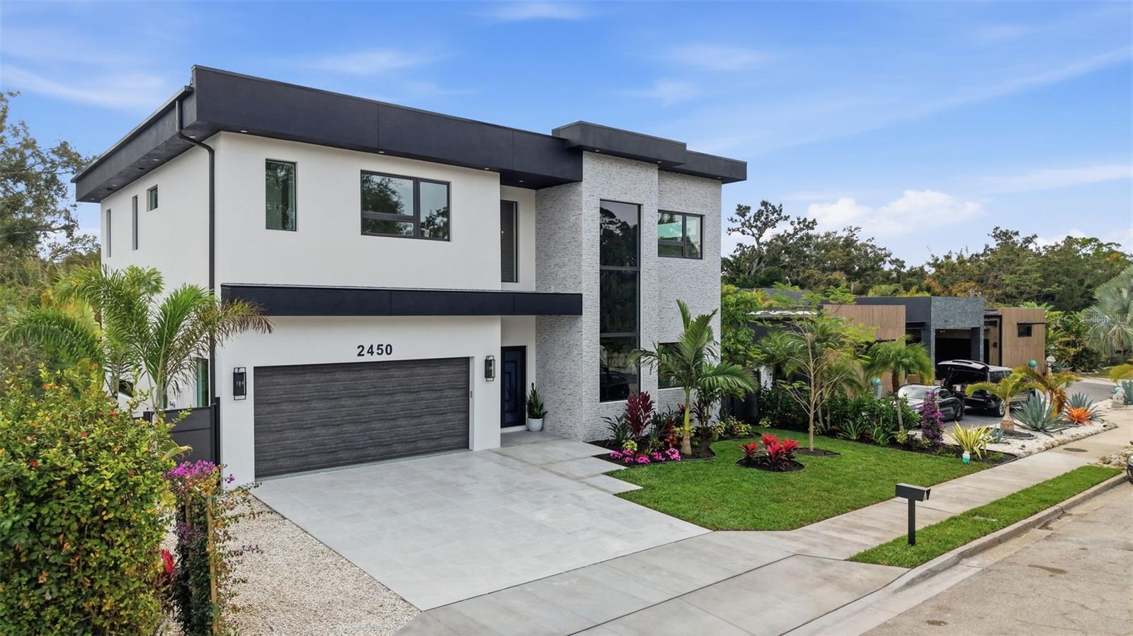 2450 Hawthorne St, Sarasota, FL 34239