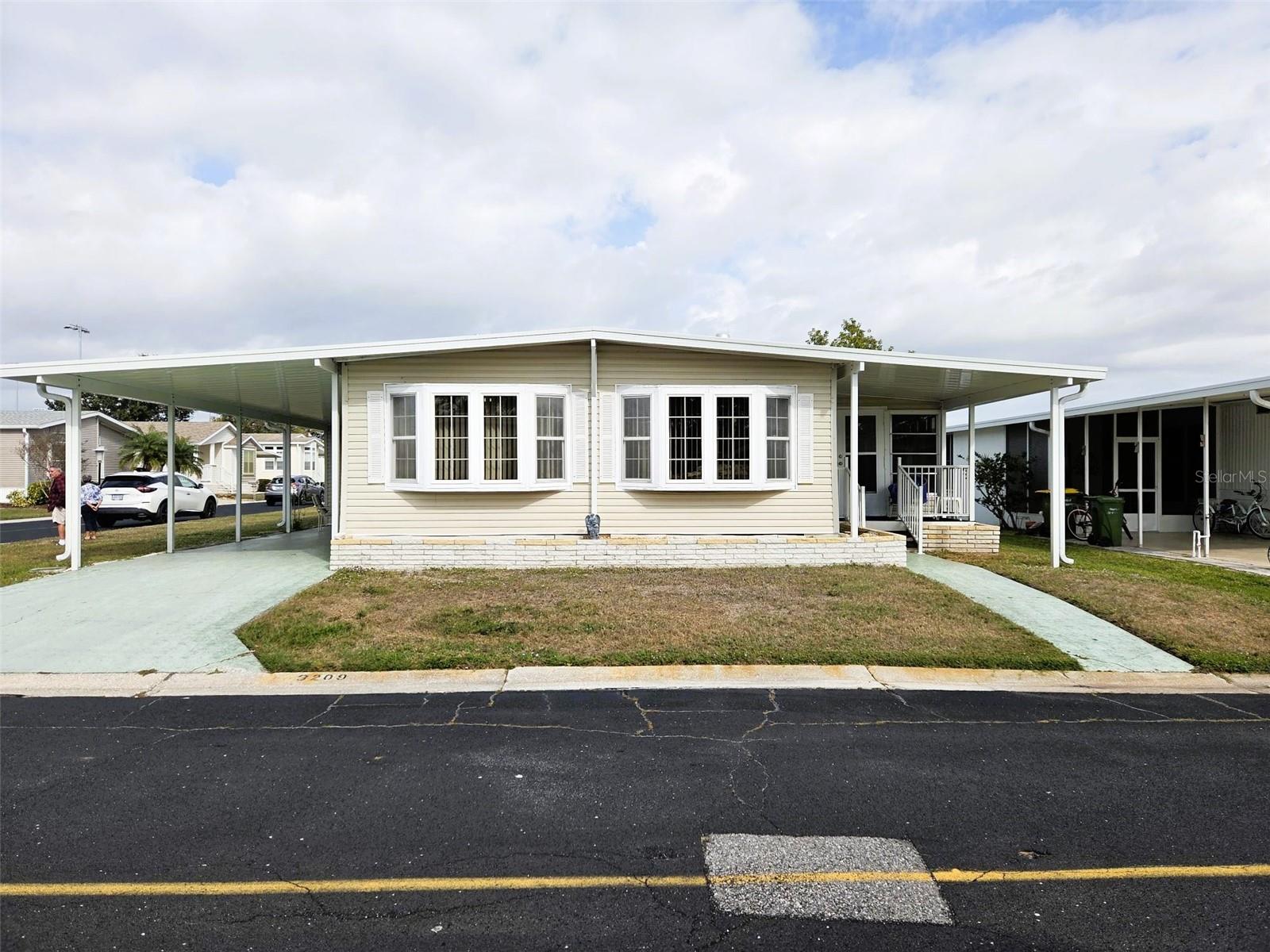 3209 Oakwood Blvd S, Sarasota, FL 34237