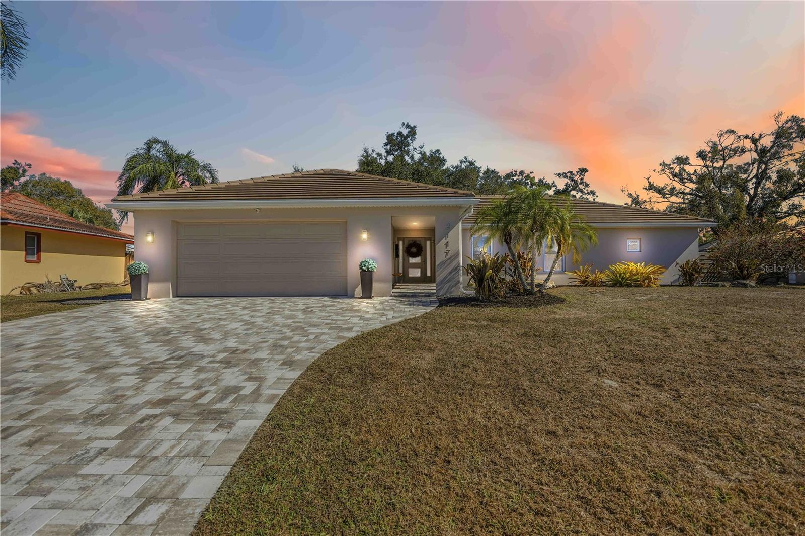 2117 Riviera Dr, Sarasota, FL 34232