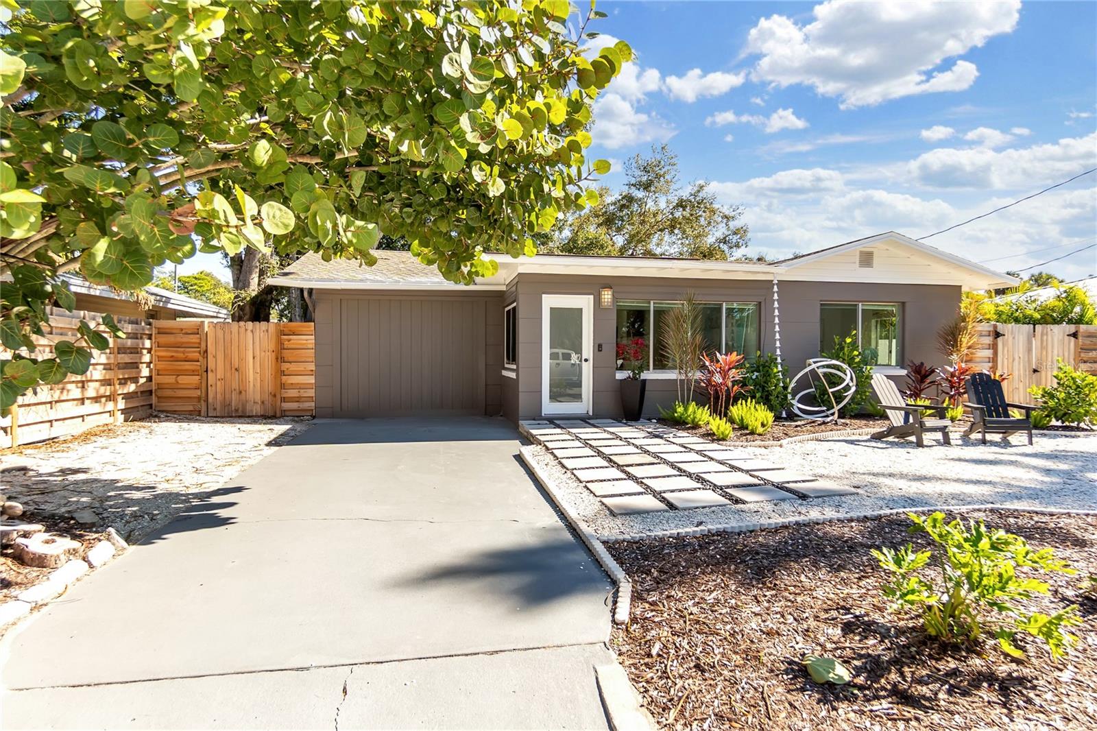 3842 Chapel Dr, Sarasota, FL 34234