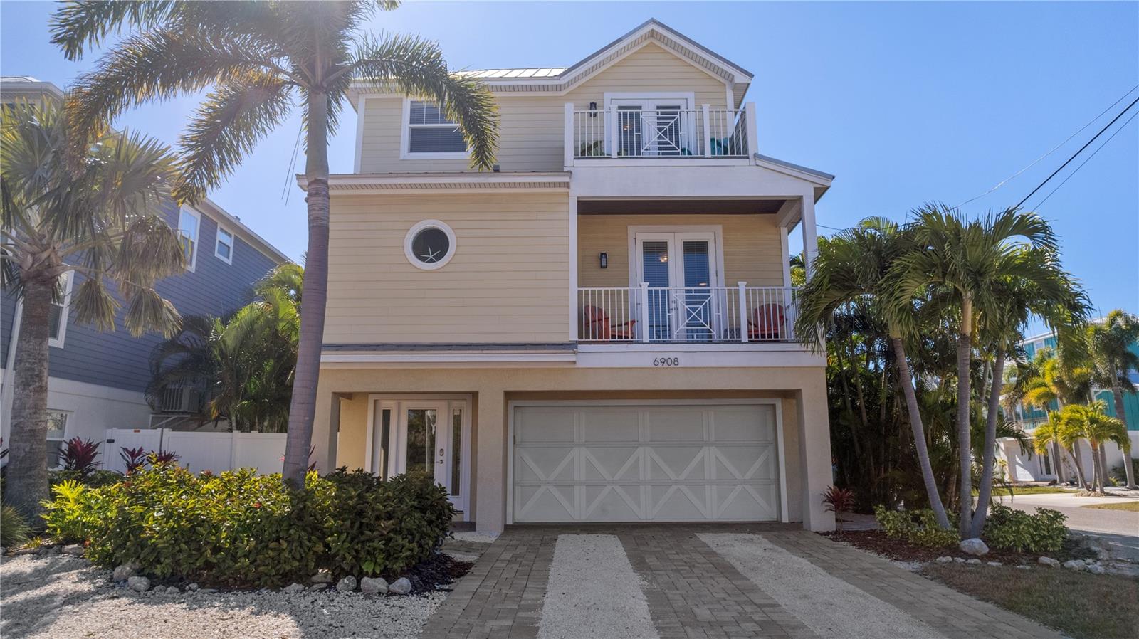 6908 Holmes Blvd, Holmes Beach, FL 34217