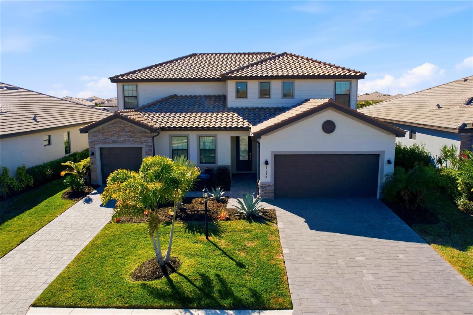 15532 White Linen Dr, Bradenton, FL 34211