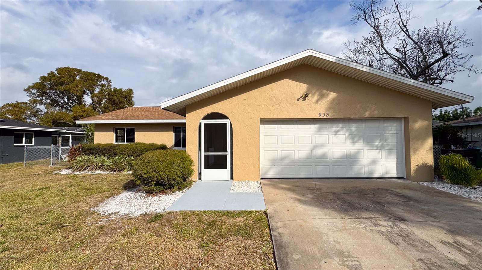 933 Se 26th St, Cape Coral, FL 33904