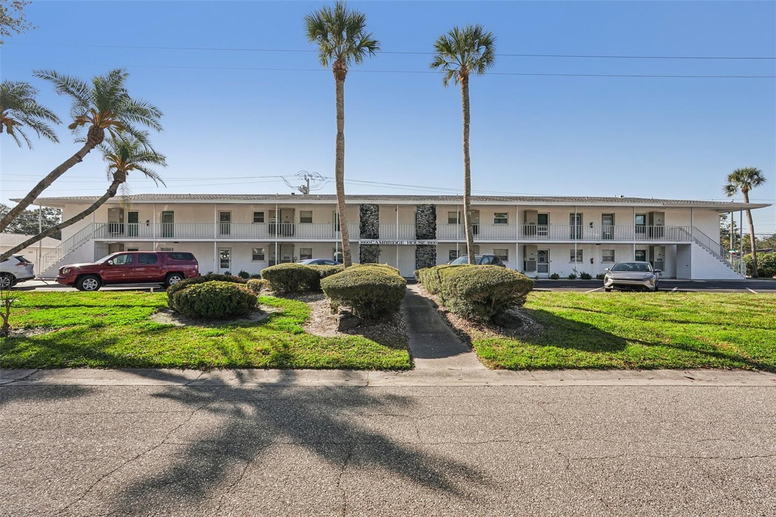 3900 Roxane Blvd #8b, Sarasota, FL 34235