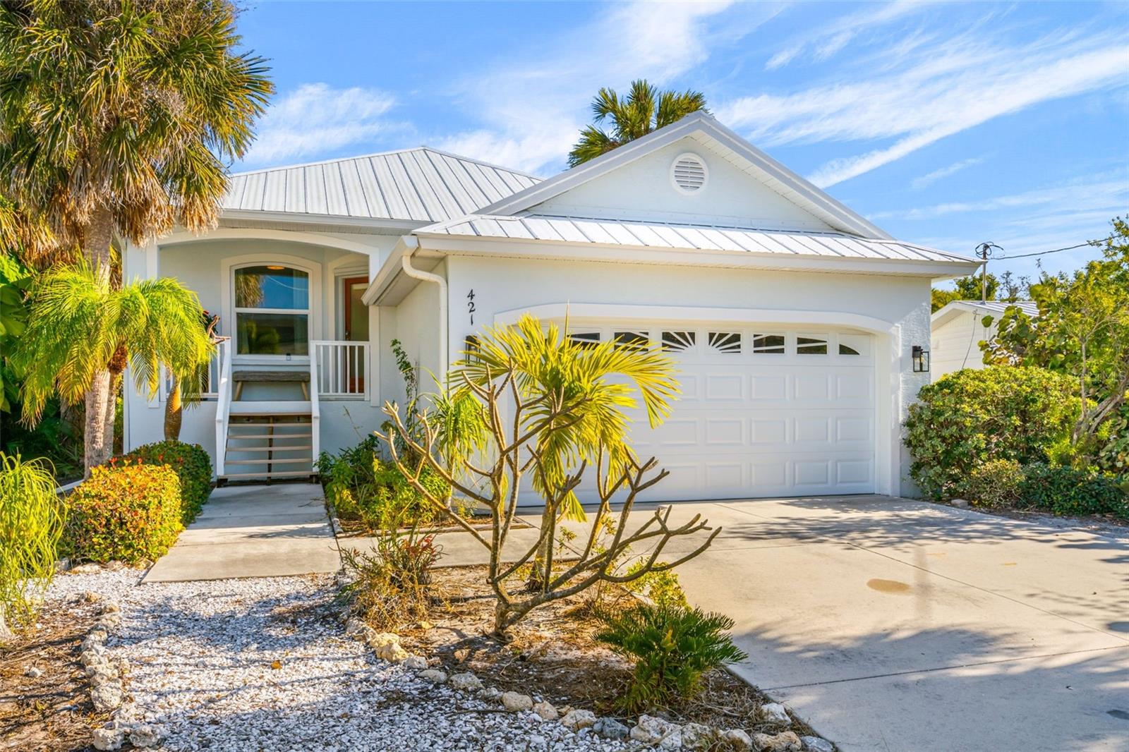421 Island Cir, Sarasota, FL 34242