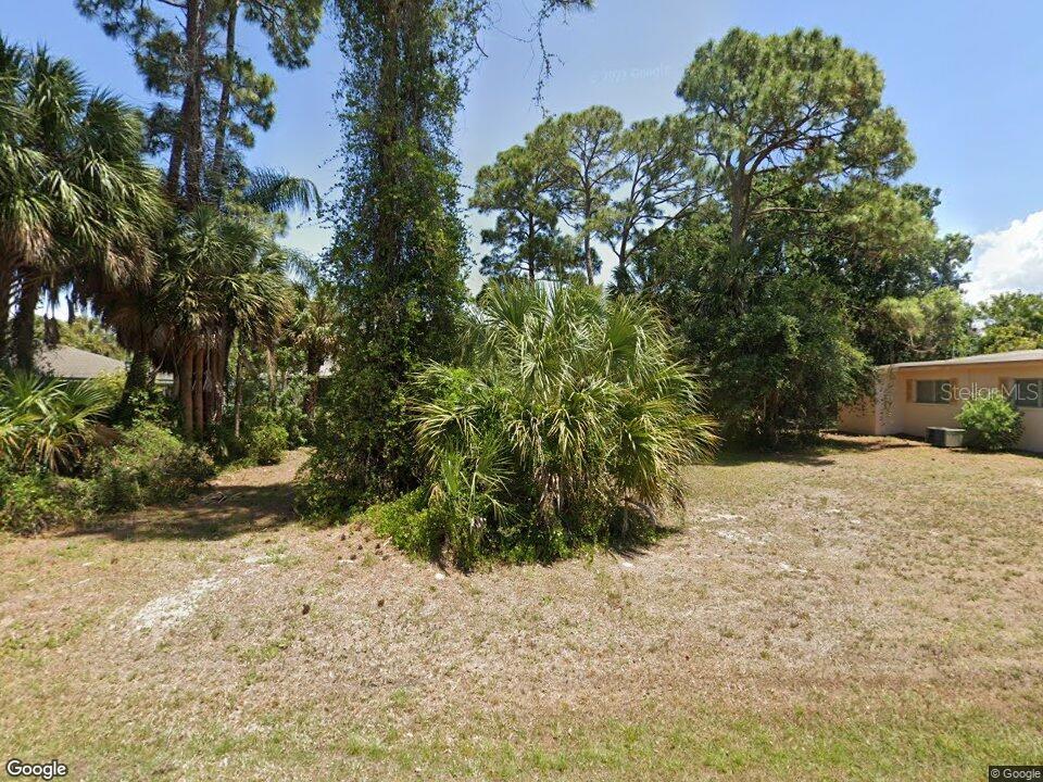 2530 Lakeshore Cir, Port Charlotte, FL 33952