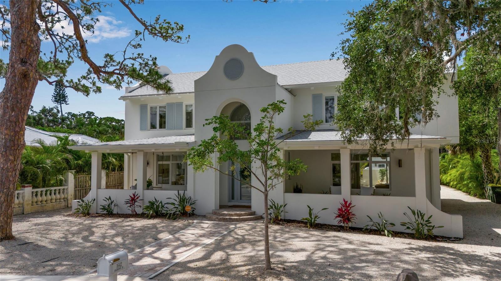1642 Arlington St, Sarasota, FL 34239