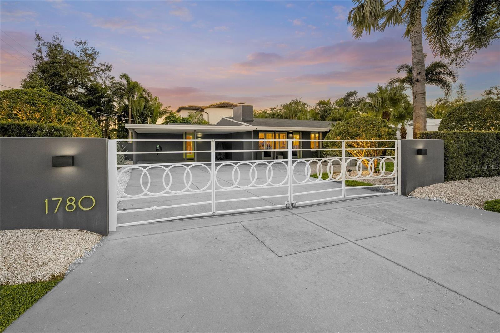 1780 Spring Creek Dr, Sarasota, FL 34239