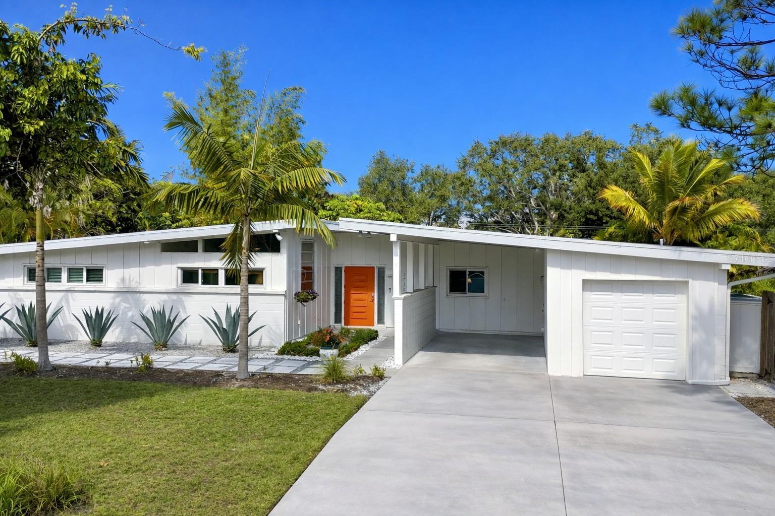2715 Valencia Dr, Sarasota, FL 34239